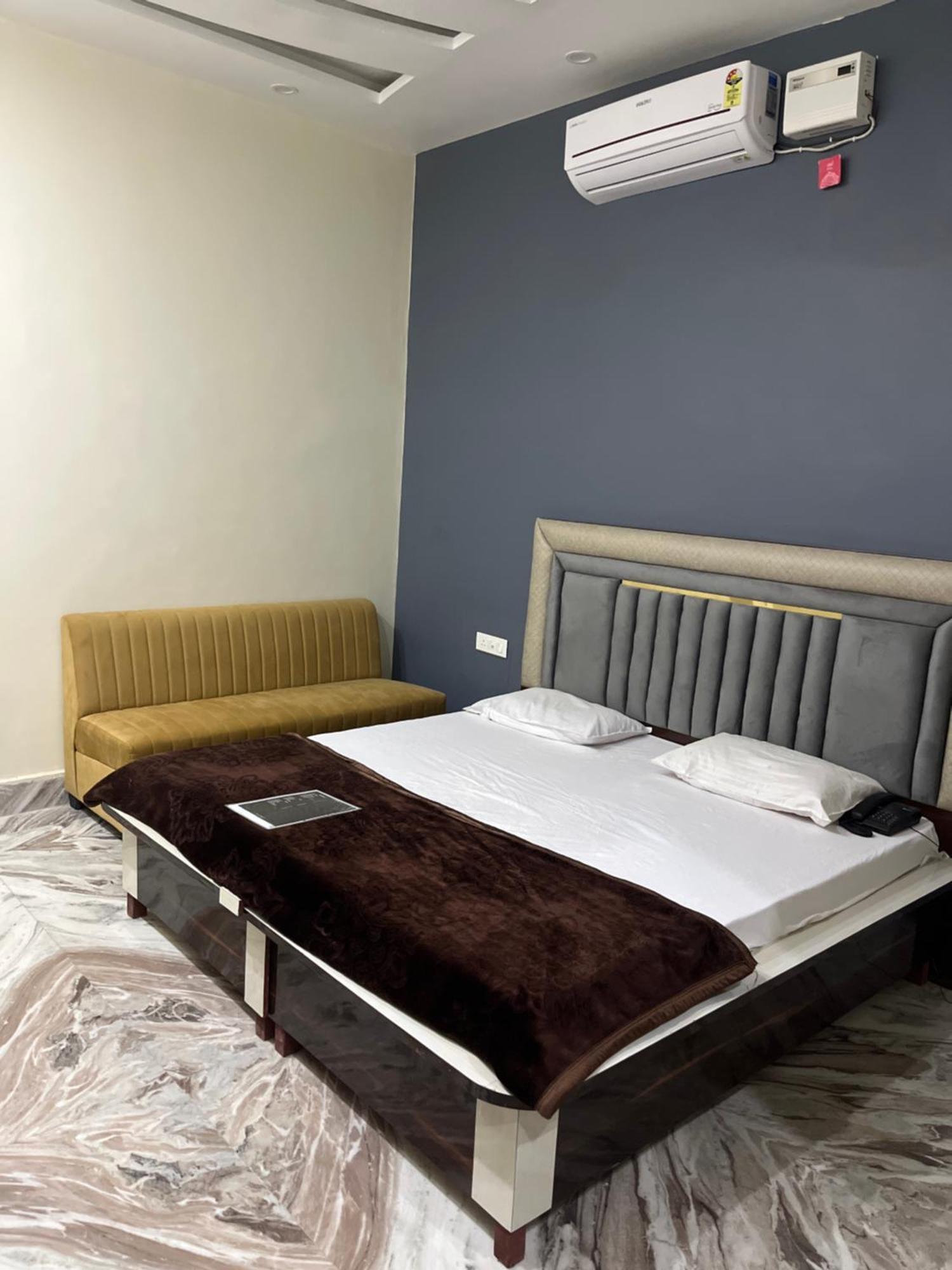 Hotel Ap Suratgarh Exteriör bild